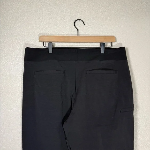 Athleta Trekkie North High Rise Jogger Black 16 C34 - Picture 6 of 10